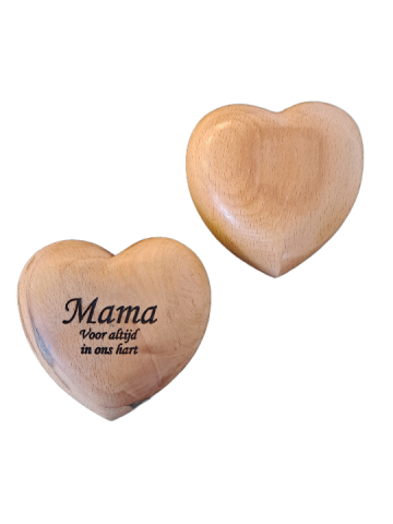 Houten hart gegraveerd