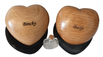 Houten hart gegraveerd