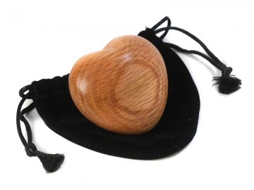 Houten hart fluwelen zakje