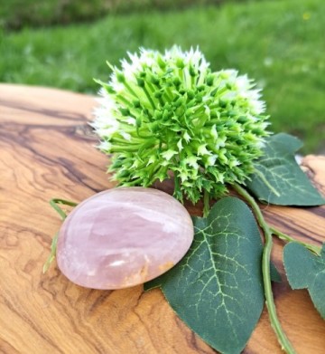 Rozenkwarts knuffelsteen